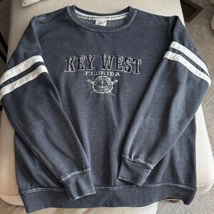 Vintage Men's Navy Crewneck Sweater